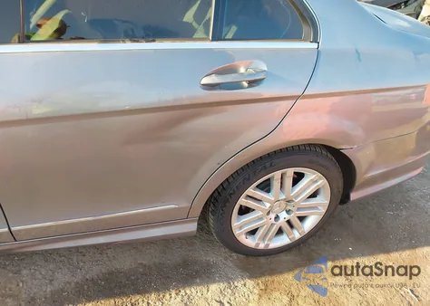 2008 Mercedes-Benz C 300 Luxury/Sport from USA, damaged, VIN WDDGF54X78R029834